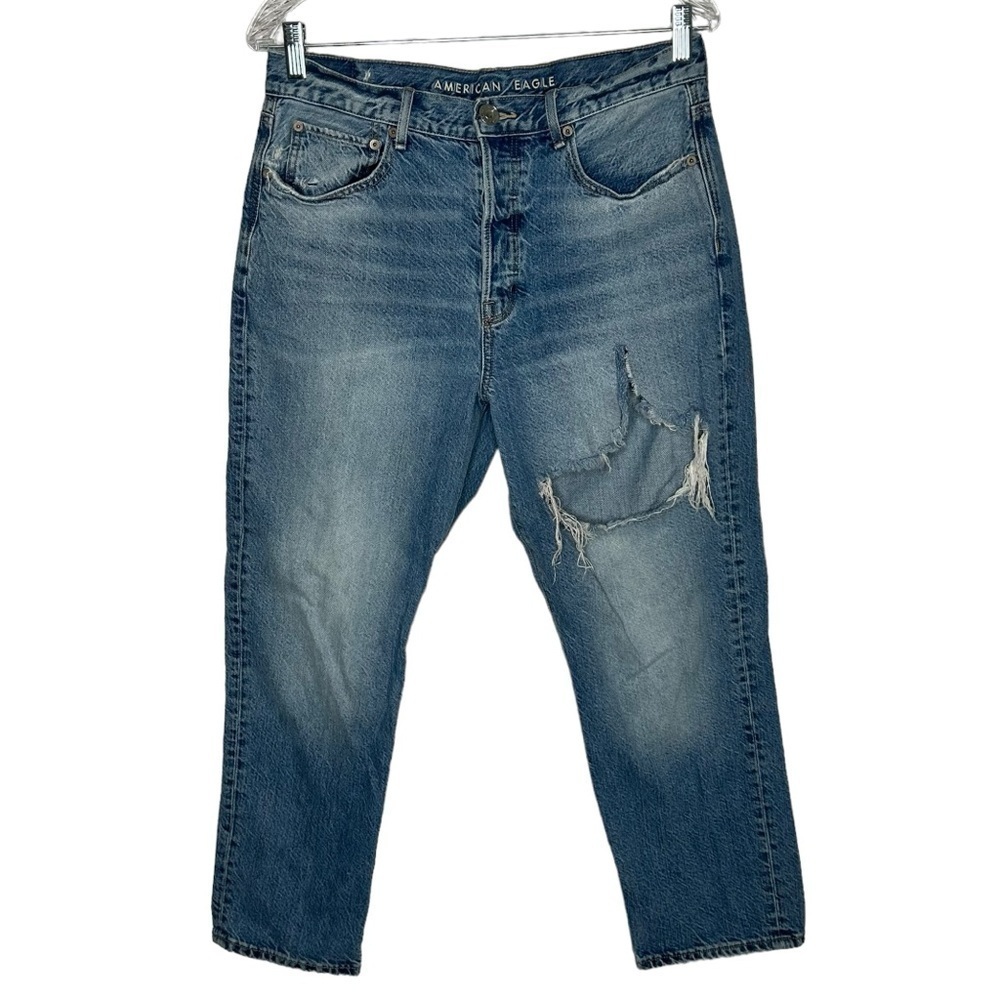 American Eagle 90’s Boyfriend 8 Short Ripped Knee Button Fly Jeans